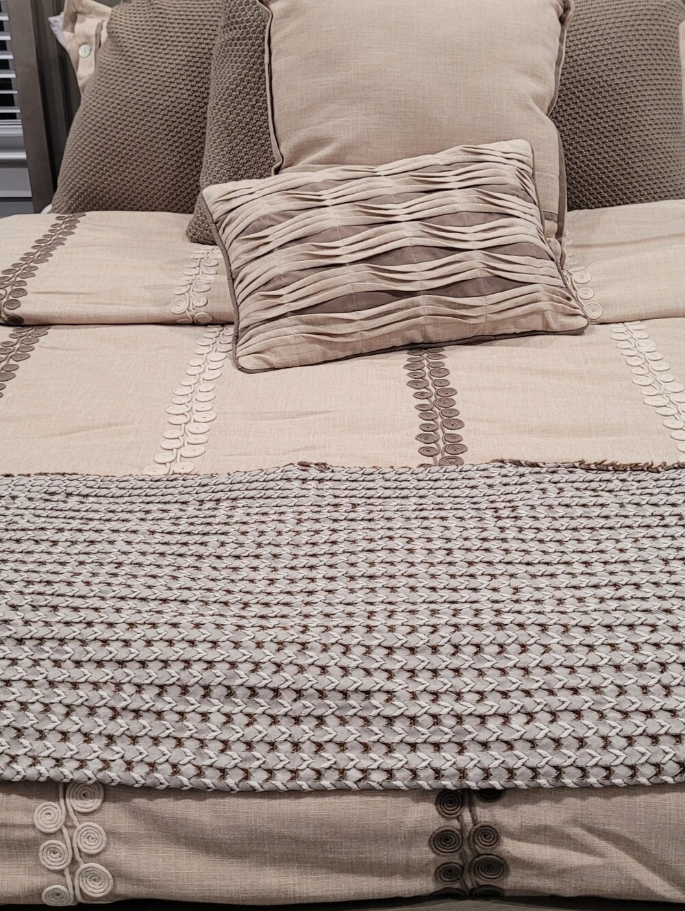 Neutral Beige Decorative Duvet Cover With Insert Bedding Set And Textured Throw